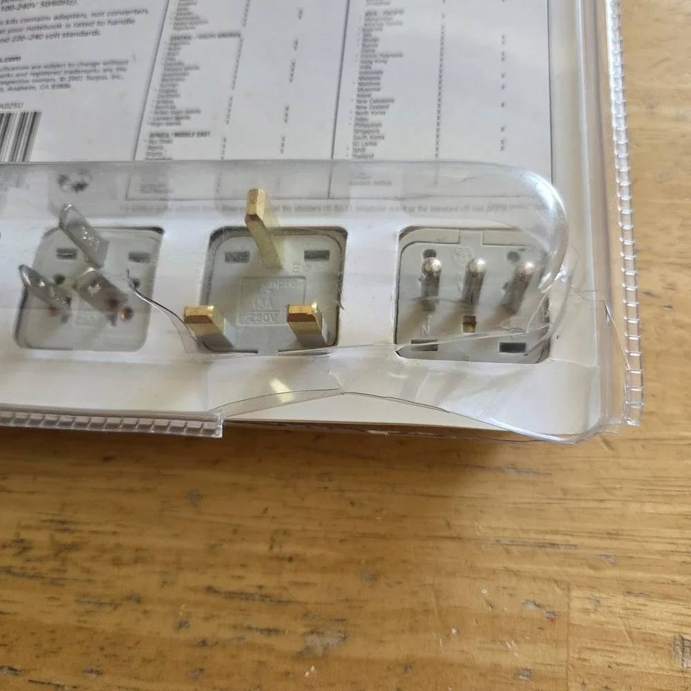 Targus World‎ Power Travel Adapter Universal Mini International Plug Kit NEW